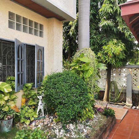 Samiya Guesthouse Bangsaen Екстериор снимка