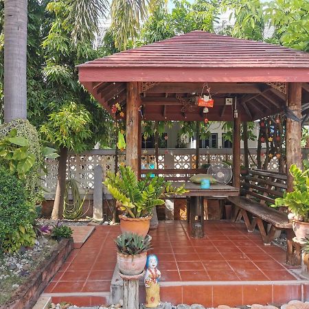 Samiya Guesthouse Bangsaen Екстериор снимка