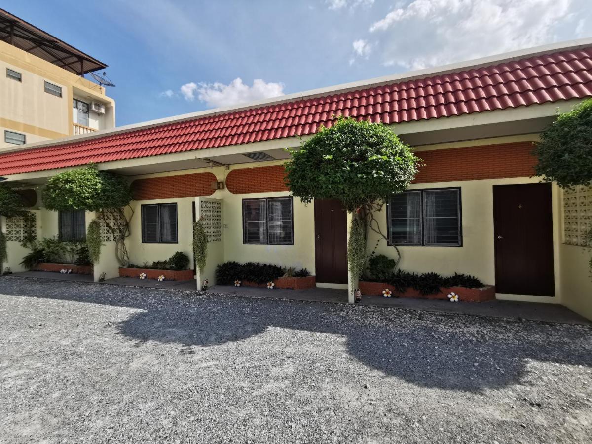 Samiya Guesthouse Bangsaen Екстериор снимка