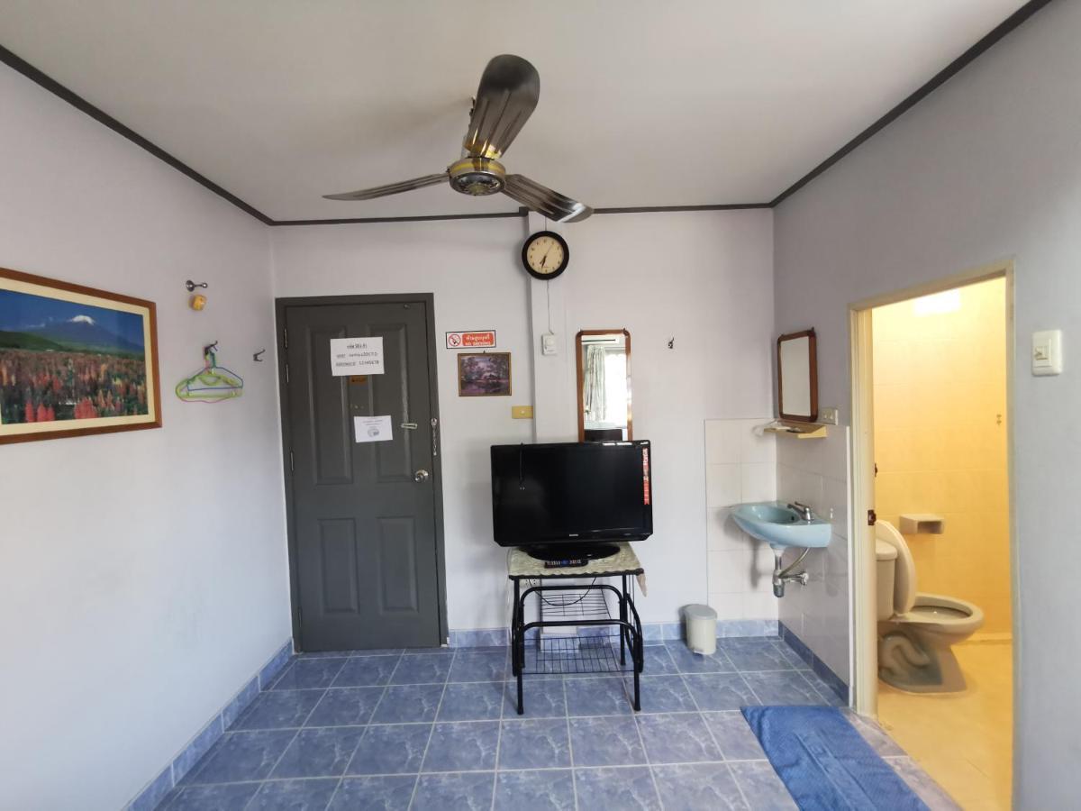 Samiya Guesthouse Bangsaen Екстериор снимка
