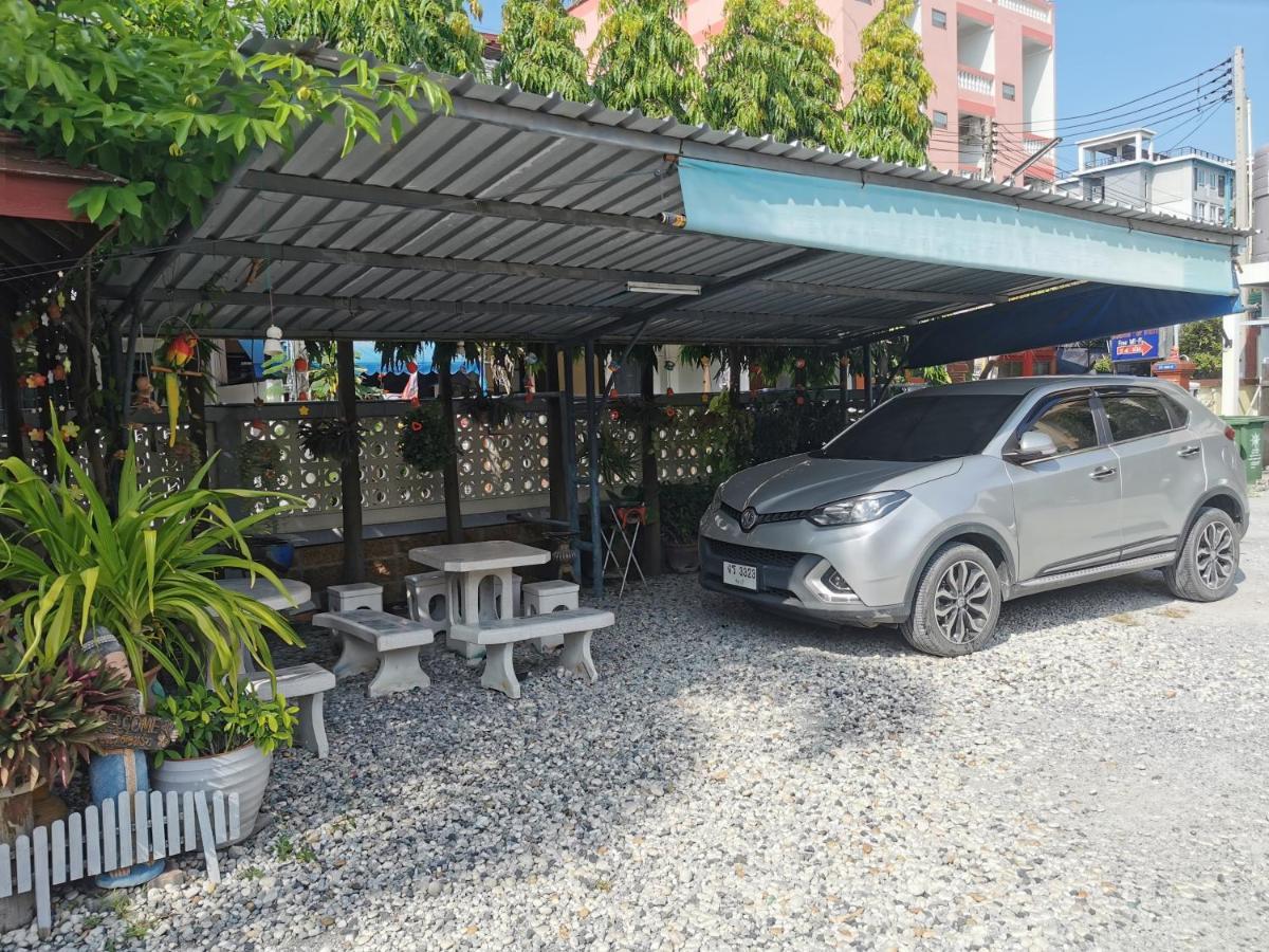 Samiya Guesthouse Bangsaen Екстериор снимка
