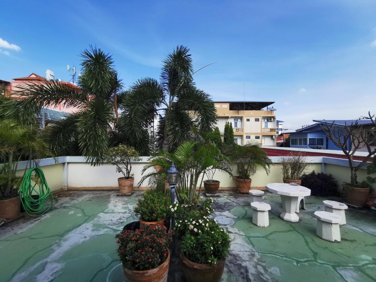 Samiya Guesthouse Bangsaen Екстериор снимка